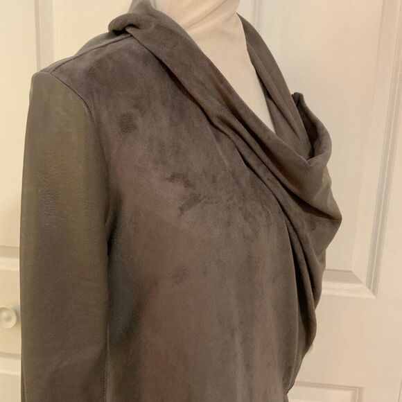 Blank NYC Grey Faux Leather Asymmetrical Zipper Cropped Jacket Medium - Picture 11 of 14